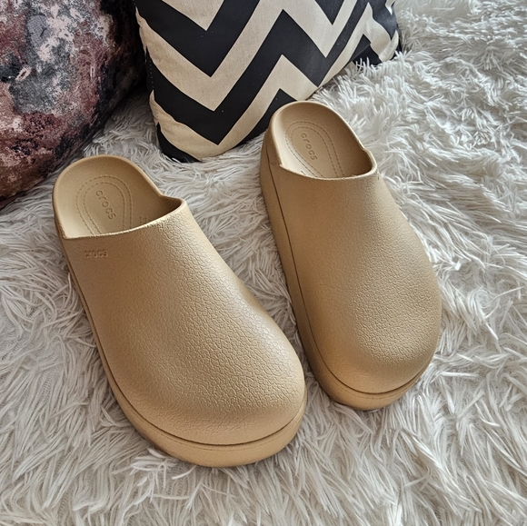 CROCS Dylan Platform Clogs - Picture 2 of 9